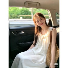 批发海边度假白色吊带<b class='q'>连衣裙</b>子夏季2026新款法式气质显瘦<b class='q'>无袖</b>沙滩长裙