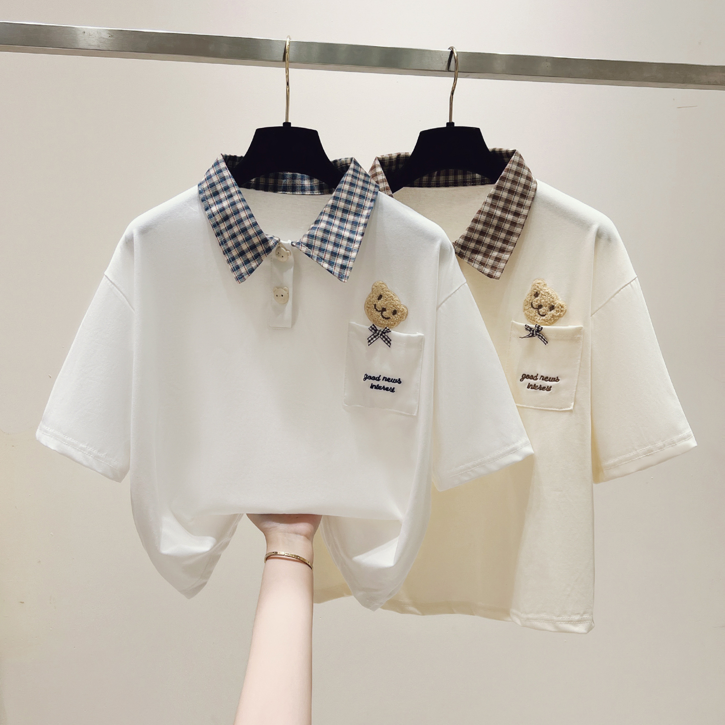 생각하기 Loy 실사 2026 캠퍼스 바람 패치워크 색상 체크무늬 POLO 칼라 반팔 작은 곰 자수 티셔츠 슬림해 보이는 맨위