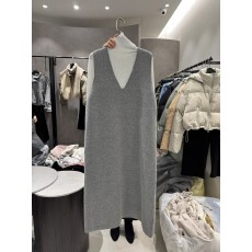 批发韩国东大门2025秋冬新款纯色宽松休闲V领<b class='q'>无袖</b>针织背心连衣裙女潮