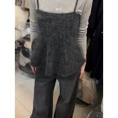 批发韩国东大门2026<b class='q'>春</b>季新款白色毛绒绒针织吊带背心女叠穿荷叶边上衣