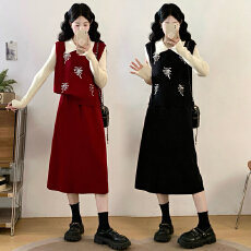 批发实拍富家千金穿搭红色毛衣裙两件套女新年战袍针织大码胖MM连衣裙