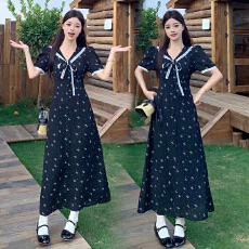 批发实拍~星河梦露大码女装韩系碎花蕾丝拼接系带设计高腰显瘦连衣裙