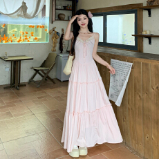 批发实拍大码法式蕾丝拼接吊带连衣裙度假风粉色气质收腰仙女裙两件套