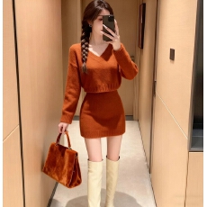 批发高级感小香风V领针织套装女秋冬小个子慵懒气质毛衣包臀裙两件套