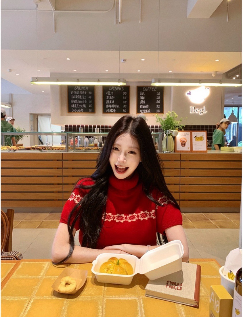 pinksoya 레트로 공정한 섬 자카드 빨간색 반팔 스웨터 여자 가을 겨울 새로운 연령 감소 슬림해 보이는 니트 맨위