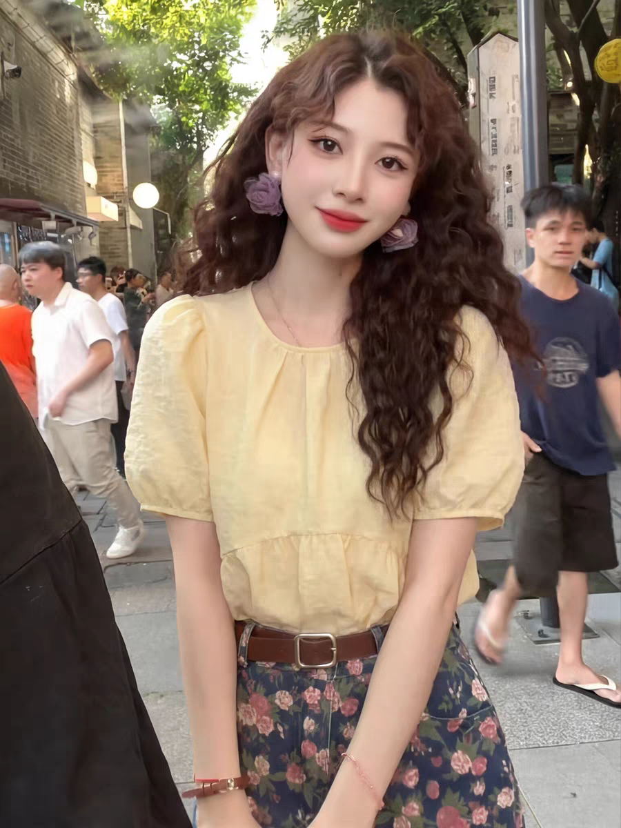 한 부서 부드러운 바람 우유 황색 거품 소매 여성 셔츠 여름 신선함 연령 감소 섹션 라운드 넥 주름 허리 수축 인형 셔츠