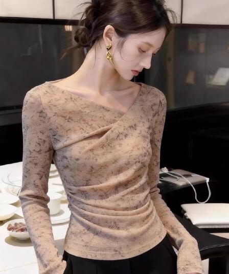 카키 색 티셔츠 여성 인사이드 가져 가라. 허리 수축 몸매 가꾸기 기본 셔츠 이른 가을 2026 새로운 빛 요리 한 작은 대중 아니요 명중 섹션 맨위