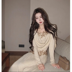 木子李的李烛窗花烬松弛千金风荡领蕾丝拼接针织上衣半身裙套装