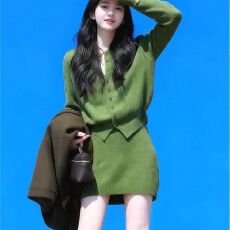 批发韩版高级感绿色针织开衫女女2026新款<b class='q'>长袖</b>显瘦上衣女包臀<b class='q'>裙</b>两件套