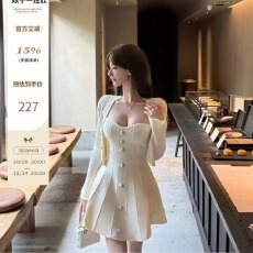 批发CCZEE贵气千金收腰抹胸a字连衣裙女秋季针织长袖针织开衫套装