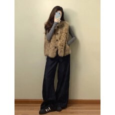 批发韩系羊羔毛<b class='q'>马甲女</b>2025秋冬新款外搭独特超好看小个子短款无袖上衣