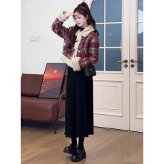 2025年冬季新款加绒加厚小个子羊羔毛绒短外套小香风半身裙套装女