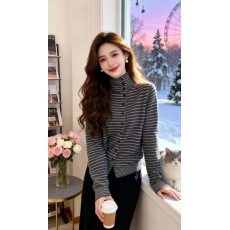 批发巨好看的初冬新款韩系灰色条纹针织毛衣大码胖mm复古温柔风上衣女