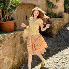 批发2026春秋橘色花朵中裙碎花大摆<b class='q'>半身裙</b>A字版甜美俏皮穿搭