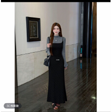 批发秋冬新款休闲风半高领修身收腰设计感吊带拼接假两件喇叭袖<b class='q'>连衣裙</b>