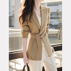 批发今年流行卡其色西装外套女早秋新款小众设计感高端<b class='q'>职业</b>收腰小西服