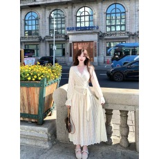 批发白里纯粹线条 设计感<b class='q'>连衣裙</b>收腰长袖雪纺V领法式复古气质显瘦长裙