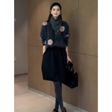 批发秋冬法式慵懒松弛感气质女神范富家千金小香风灰色毛衣半身裙套装