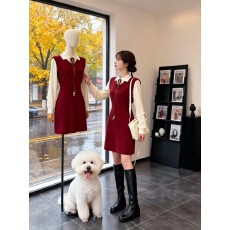 批发学院风假两件针织<b class='q'>连衣裙</b>女秋冬新款设计感气质减龄洋气毛衣裙