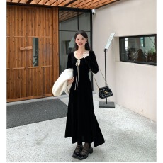 批发切糕自制小个子秋季气质裙子女设计感蕾丝拼接黑色长款丝绒<b class='q'>连衣裙</b>