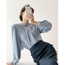 批发雾霾蓝飘带领镂空<b class='q'>衬衫</b>女2026春秋新款高级感职业通勤上衣缎面<b class='q'>衬衣</b>