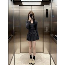 批发灰色修身V领<b class='q'>长</b>袖针织开衫上衣女百褶半身短<b class='q'>裙子</b>两件套装冬季新款