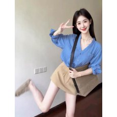 批发早春2026韩系蓝色V领长袖<b class='q'>衬衫</b>女气质卡其色高腰显瘦<b class='q'>裤</b>裙两件套<b class='q'>装</b>