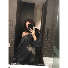 批发SUNONEONE 猫咪印花宽松套头休闲斜肩露肩<b class='q'>卫衣</b>女秋季美式小众上衣