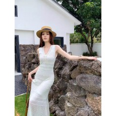 批发步步生莲冰丝针织V领<b class='q'>镂空</b>白色<b class='q'>连衣裙</b>女夏薄款高个子收腰包臀长裙