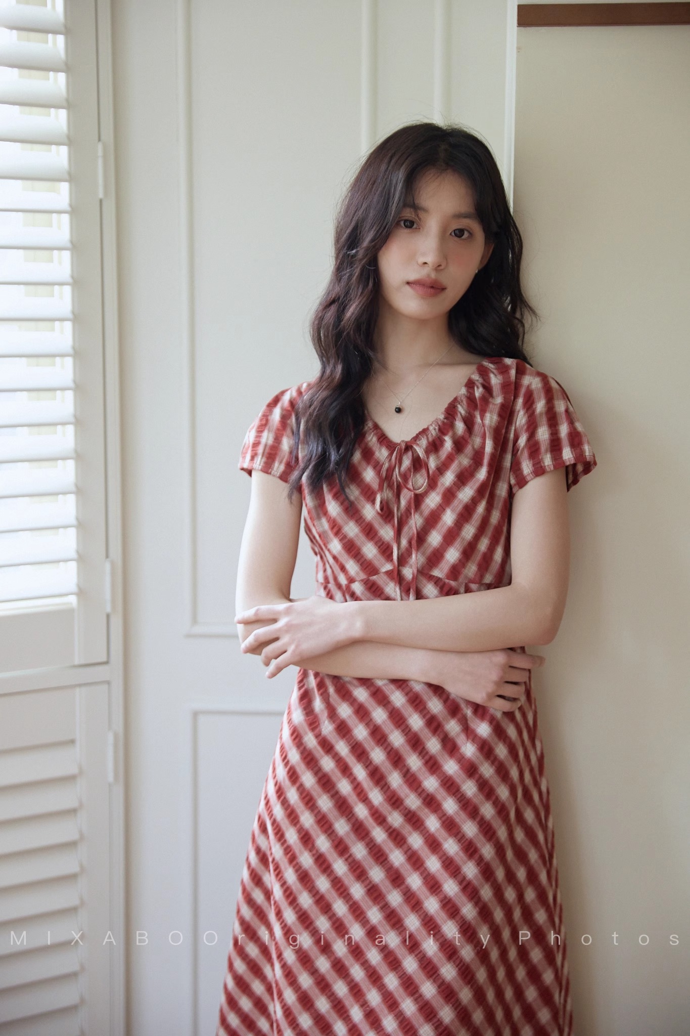 mixabo 레트로 배색 체크무늬 작은 날다 소매 펌프 Pleat V넥 여성 드레스 여름 휴가 허리 수축 슬림해 보이는 체크 스커트