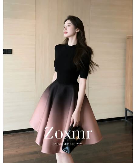 장쑤 저장 및 상하이 천 골드 착용 가져 가라. 초여름 아름다운 작은 샤넬 스타일 품격 헤일로 염색 그라데이션 한 마디 반신 스커트 반팔 세트 여성