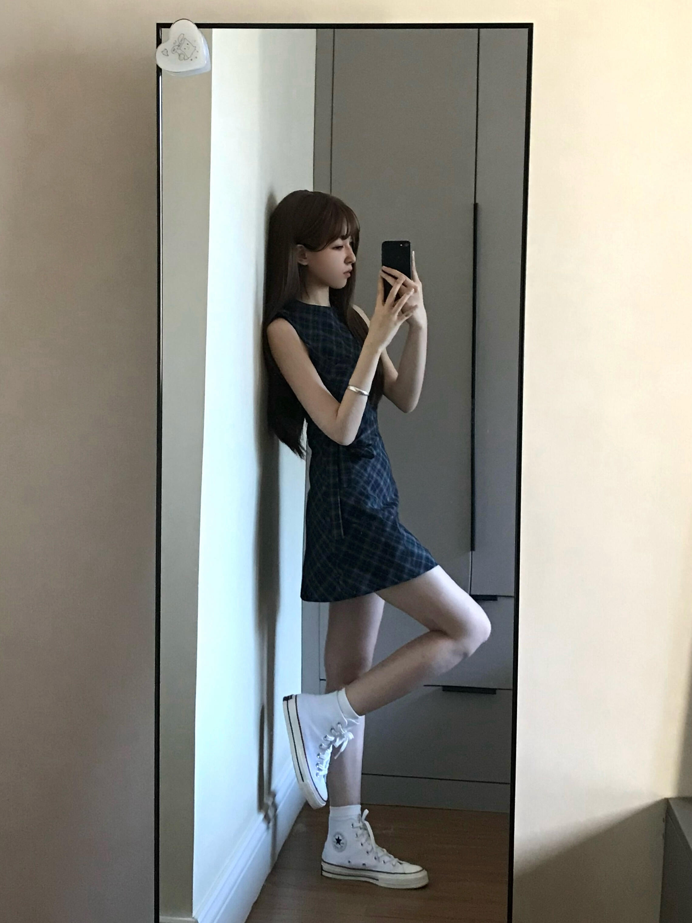 한 부서 레트로 체크무늬 민소매 드레스 아이들 여름 2026 새로운 작은 키 고유 한 슬림해 보이는 허리 수축 미니 스커트