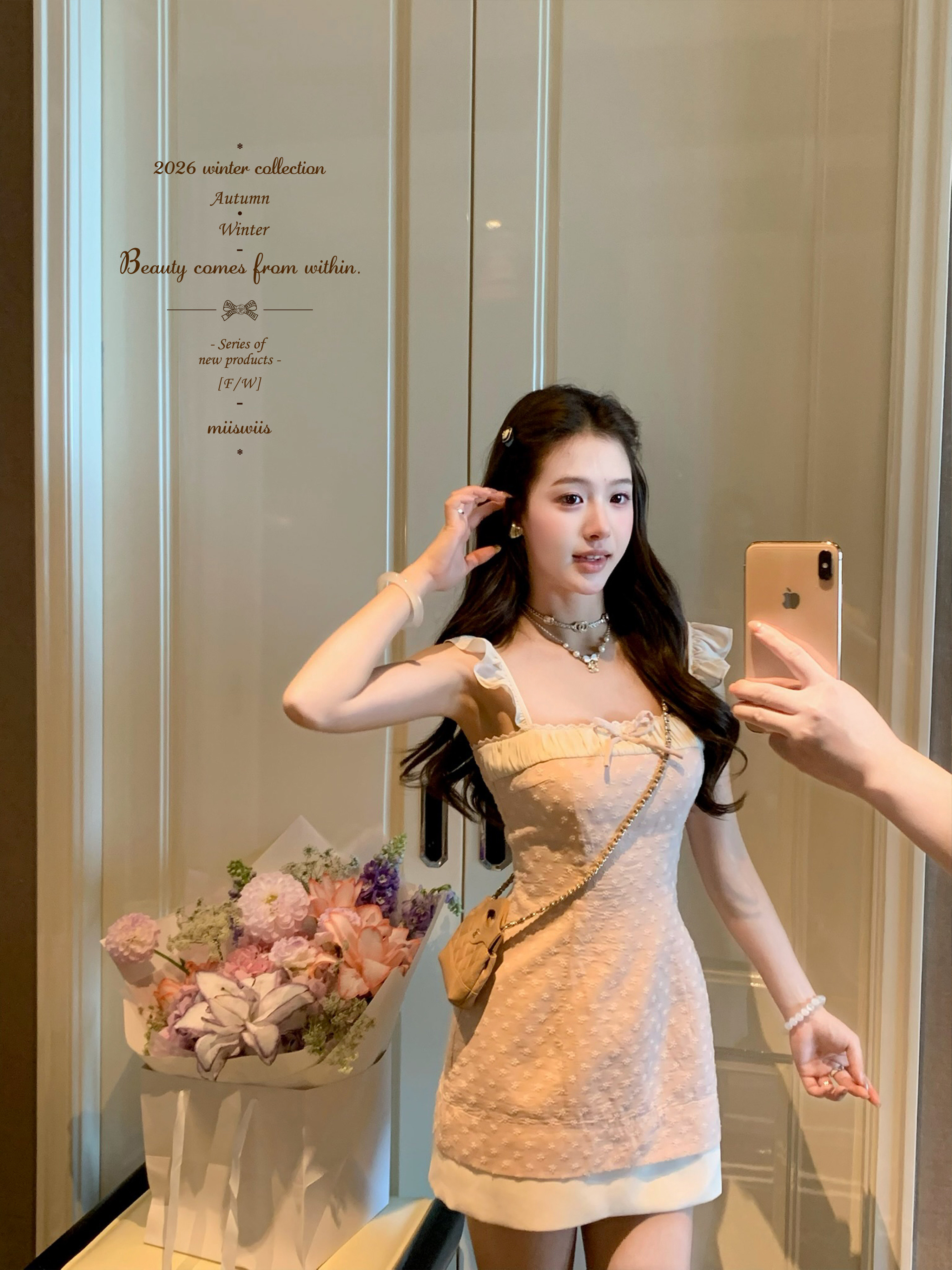 물품 자수 살구 분말 배색 슬림해 보이는 레이스 칼라 나비 매듭 드레스