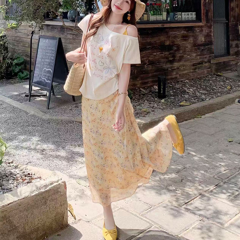 한 부서 프린트 살구 색상 비스듬한 어깨 오프숄더 반팔 티셔츠 여성 여름 새로운 디자인 센스 루즈핏 맨위 플러스 반 스커트