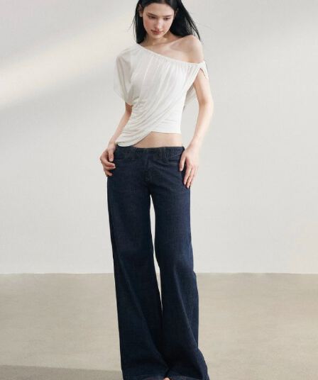 matin gris 주간 실크 비스듬한 어깨 주름 페이크 레이어드 티셔츠 여성 몸매 가꾸기 디자인 센스 신축성 통기성 니트 맨위
