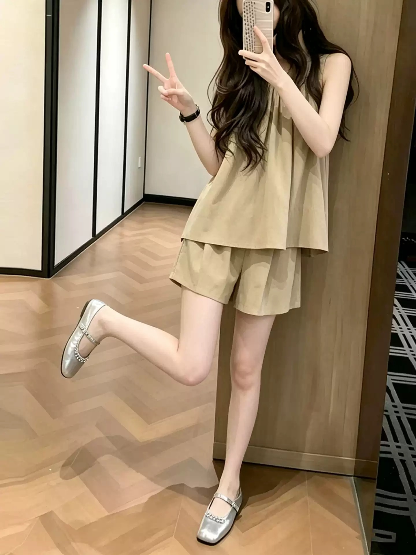 여름 새로운 민소매 맨위 세트 여성 새로운 디자인 센스 작은 셔츠 캐주얼 루즈핏 반신 스커트 두 조각 여성 세트