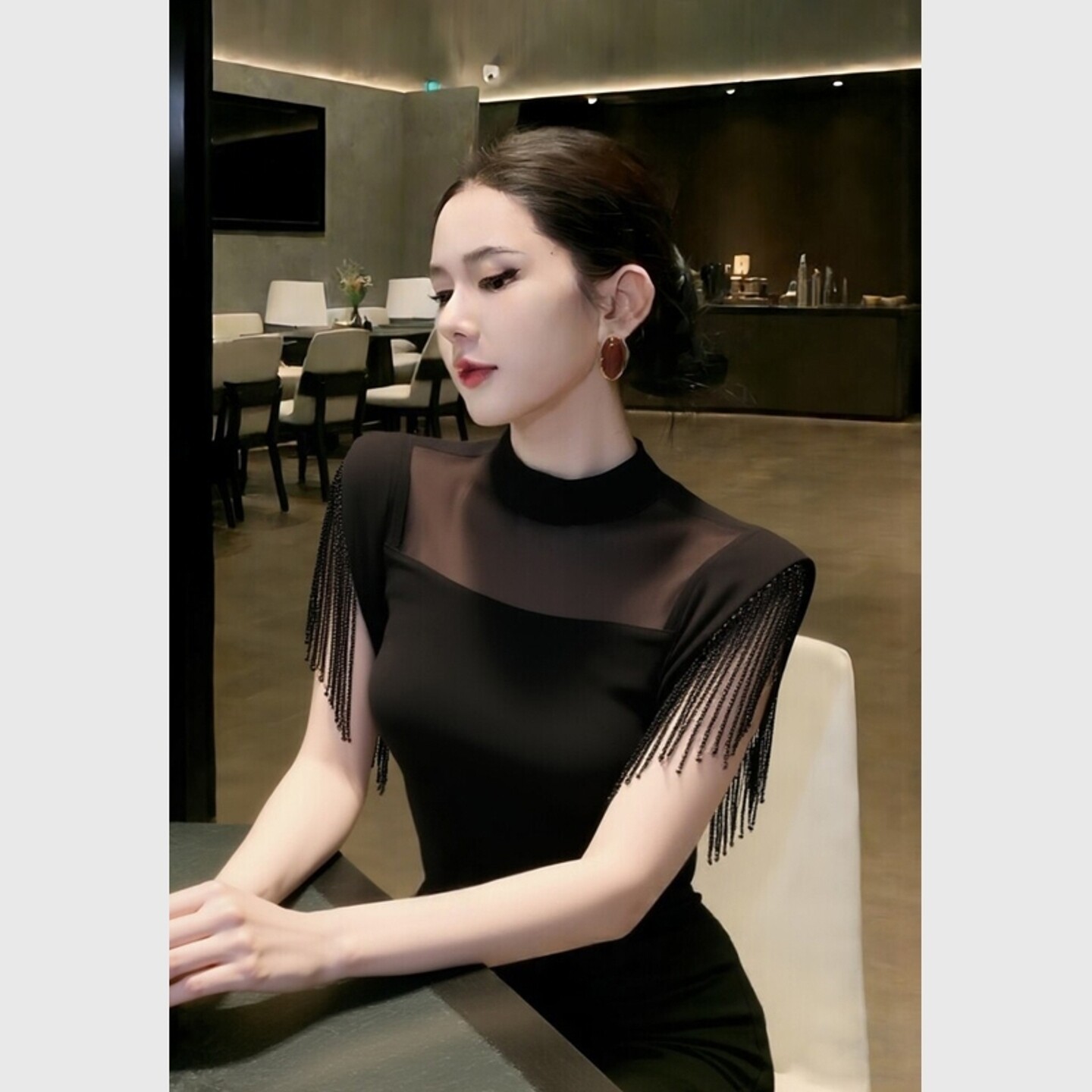 고유 한 아름다운 검정색 술 맨위 프랑스식 품격 고급 절묘한 패션 외국 가스 허리 수축 셔츠 티셔츠