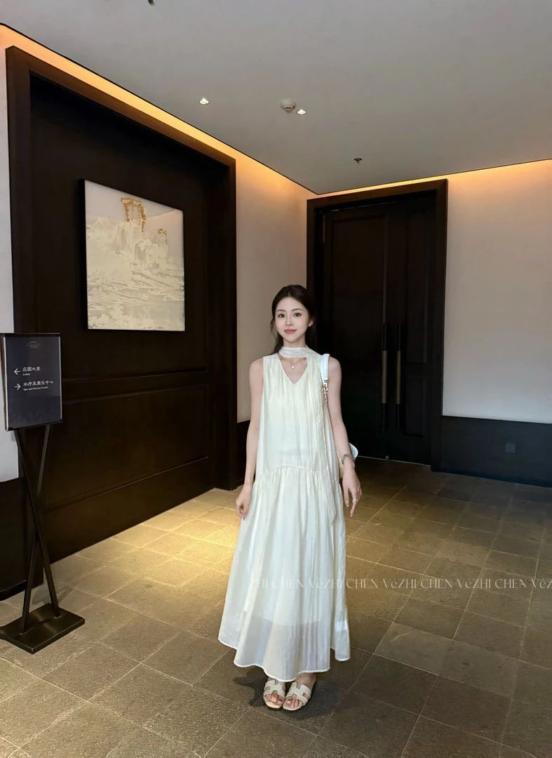 v zhi chen 낭만주의 유럽 니켈 단색 에디션 라이 경기 서울 V넥 리본 루즈핏 드레스