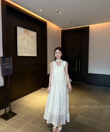 v zhi chen 낭만주의 유럽 니켈 단색 에디션 라이 경기 서울 V넥 리본 루즈핏 드레스
