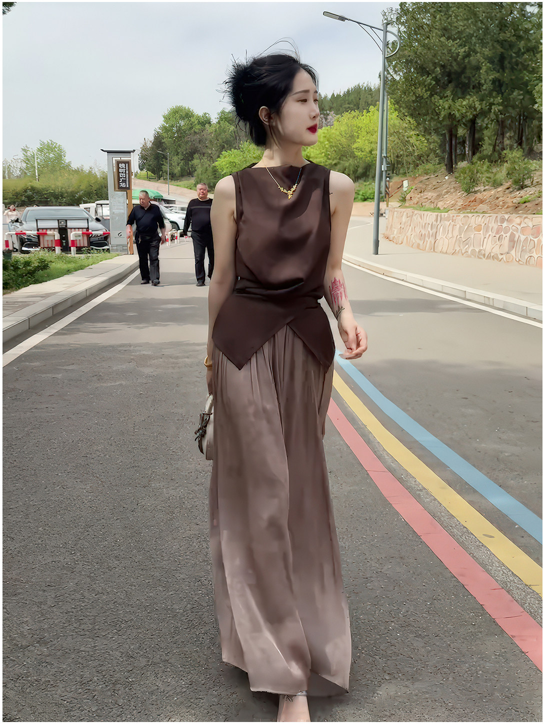 한 부서 미니멀리즘 흔들다 칼라 조끼 주름 반신 스커트 두 조각 여성 세트 여름 새로운 빛 요리 한 우아함 바람 세트