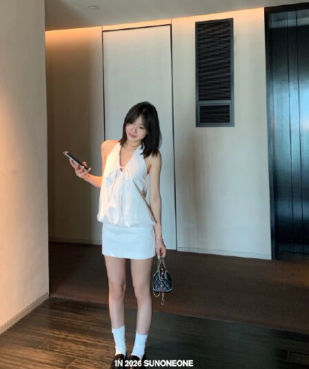 sunoneone 화이트 반 스커트 세트 여성 여름 행침 목 꽃밭 백리스 맨위 타이트 스커트 반신 스커트 투피스 세트