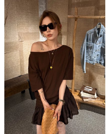 qxxl studio 여름 새로운 단색 느긋한 바람 비스듬한 어깨 반팔 티셔츠 여성 루즈핏 슬림해 보이는