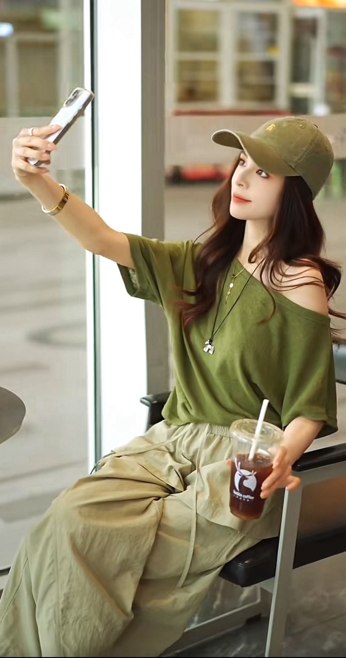 부드러운 찹쌀 한 단어 여름 비스듬한 칼라 오프숄더 미니멀리즘 바람 패션 다용도 오프숄더 티셔츠 맨위 바지