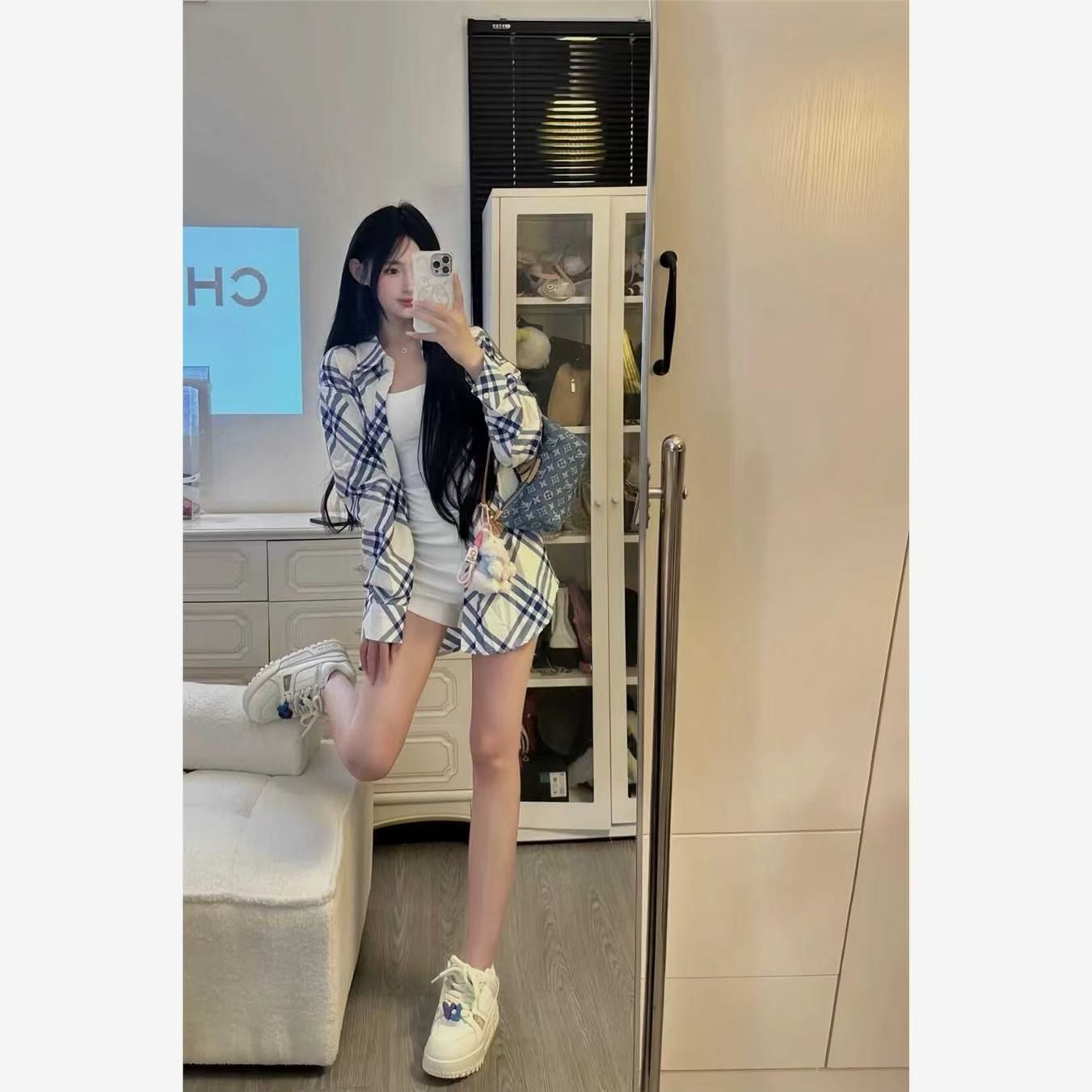 패치워크 색상 블루 화이트 체크무늬 싱글 줄 버튼 폴로 칼라 셔츠 재킷 여름 새로운 휴가 바람 품격 작은 대중 맨위