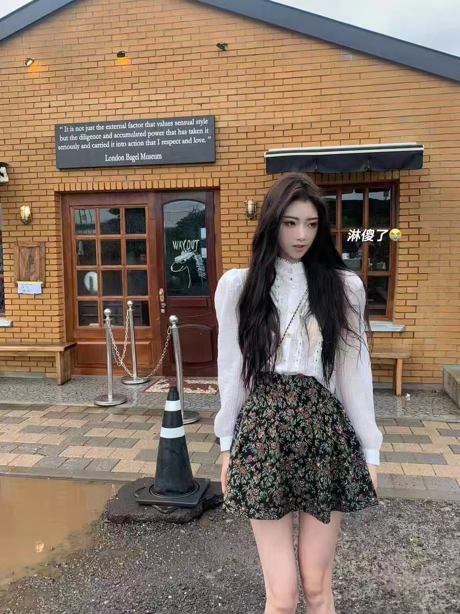품격 천 골드 주간 실크 비싼 가스 미시 거품 소매 프랑스식 긴팔 셔츠 꽃무늬 디자인 센스 미니 스커트 세트