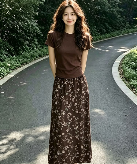 레트로 작은 대중 디자인 센스 꽃무늬 루즈핏 슬림해 보이는 반신 스커트 단색 라운드 넥 반팔 티셔츠 맨위 두 조각 여성 세트
