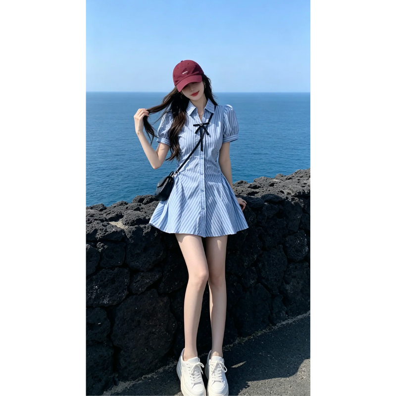 작은 대중 디자인 파란색 스트라이프 셔츠 드레스 프랑스식 달콤함 작은 키 학원 스타일 허리 수축 짧은 치마 여름