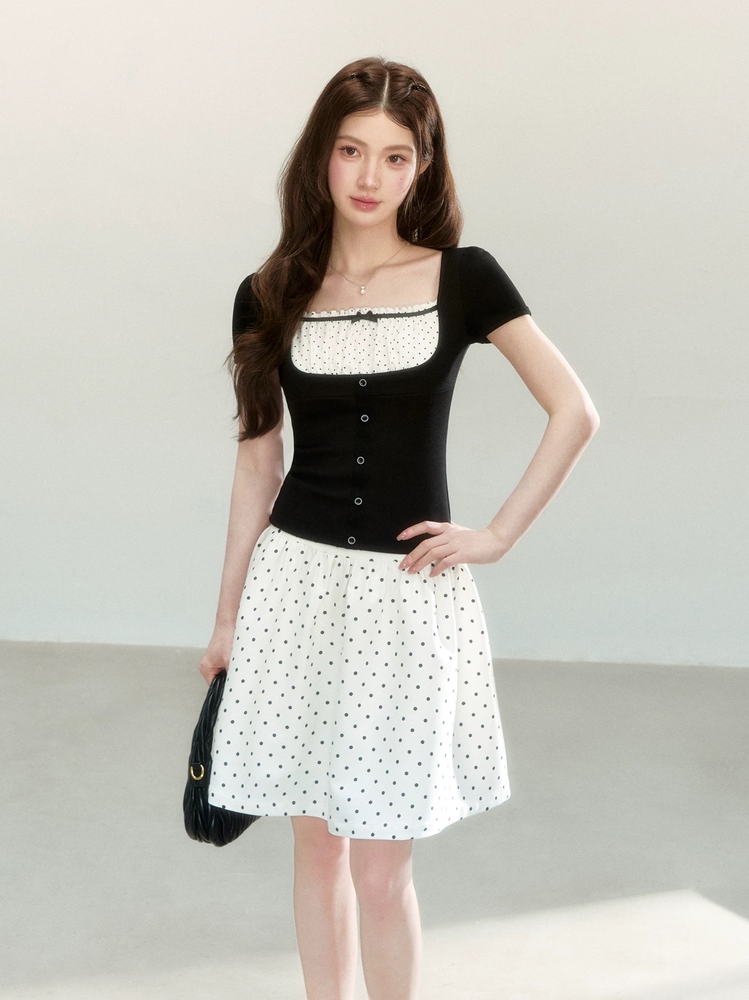 qdqd 달콤한 차가운 학원 스타일 높음 폭탄 니트 패치워크 도트 무늬 반팔 여름 새로운 허리 수축 슬림해 보이는 검정색 티셔츠