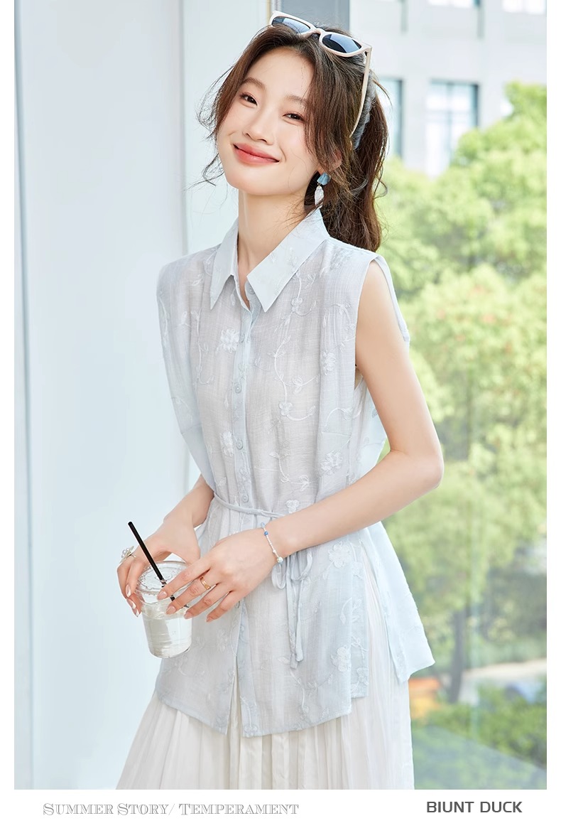 여름 새로운 허리 수축 민소매 레이스업 슬림해 보이는 품격 셔츠 우아함 고급 센스 로얄 자매 자수 셔츠 여성