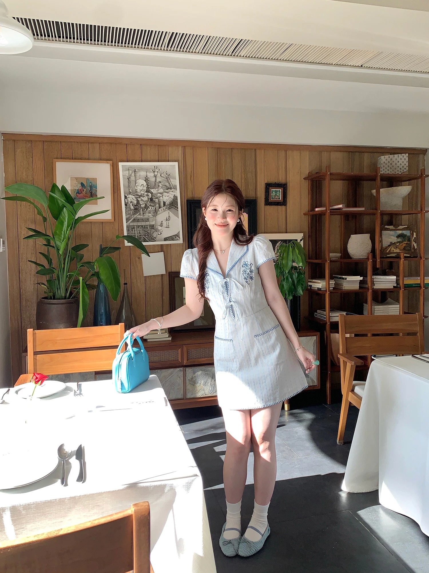 화재 화재 불의 바다 해안선 한국 스타일 부드러운 바람 스트라이프 V넥 여성 드레스 거품 소매 허리 수축 한 마디 여름 미니 스커트